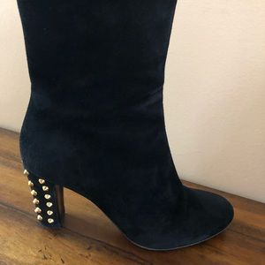 Gucci boots in black swede leather.